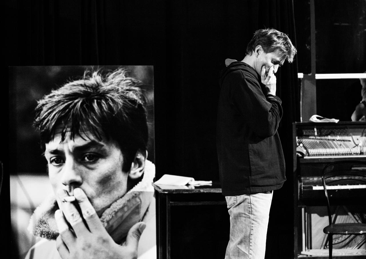 Фотография с выставки памяти Юрия Бутусова в Театре имени Ленсовета © соцсети Театра имени Ленсовета