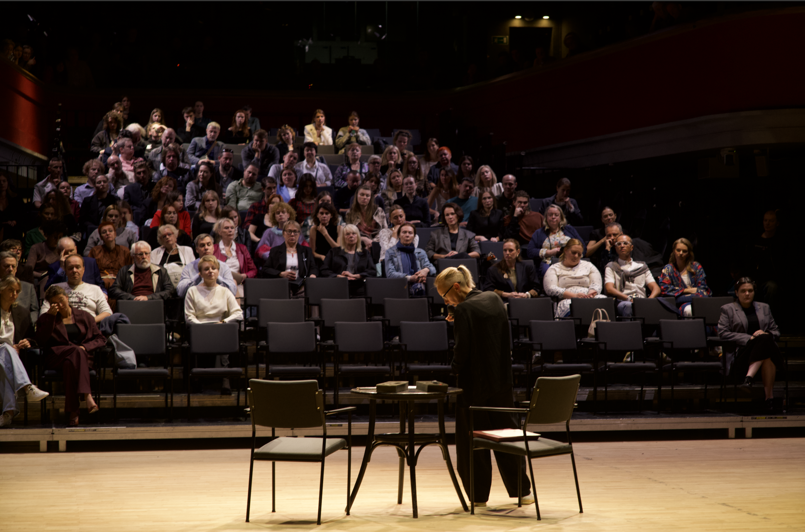На фото – сбор труппы Электротеатра "Станиславский" © Олимпия Орлова