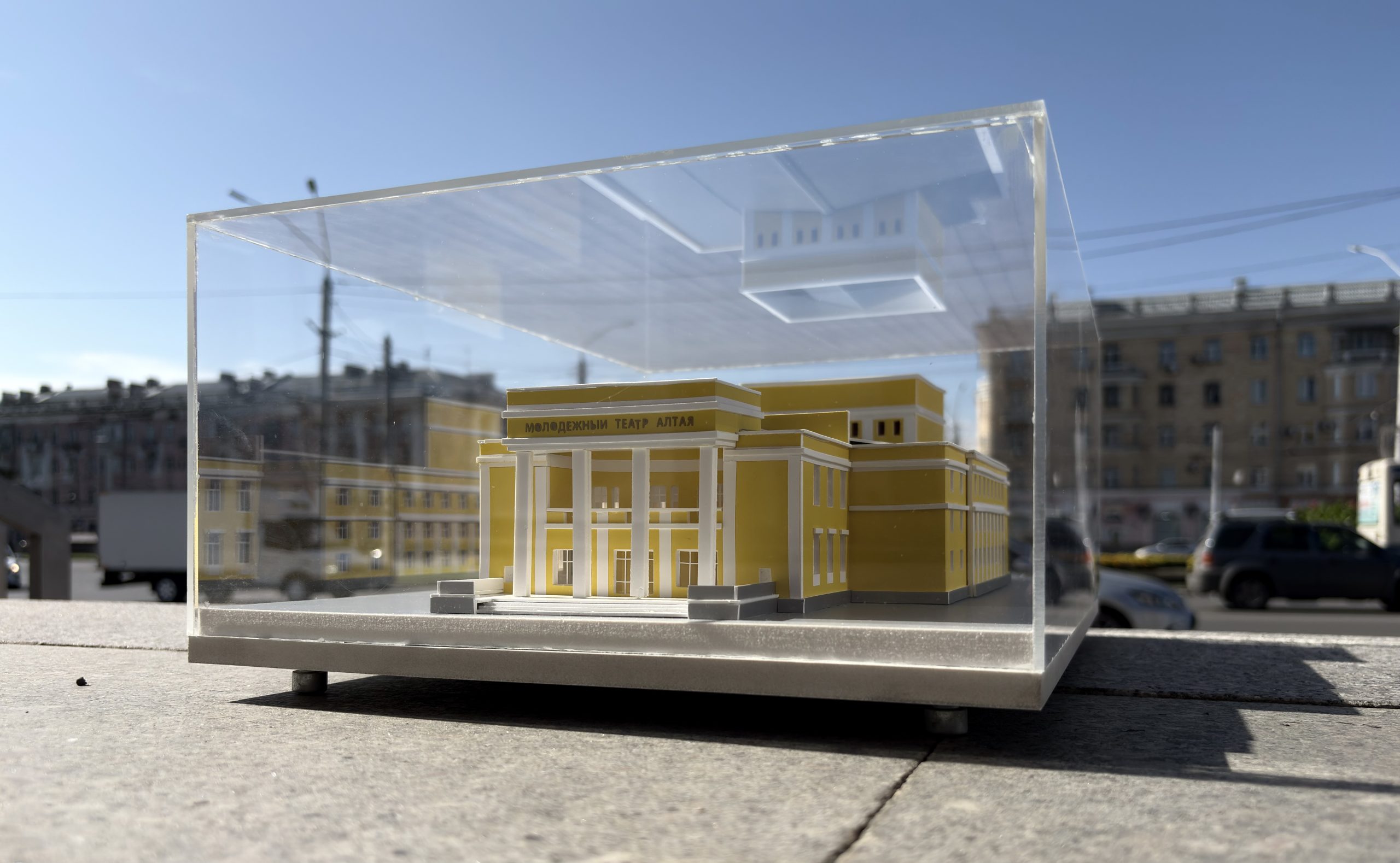 На фото — макет Молодёжного театра Алтая © Евгений Маленчев