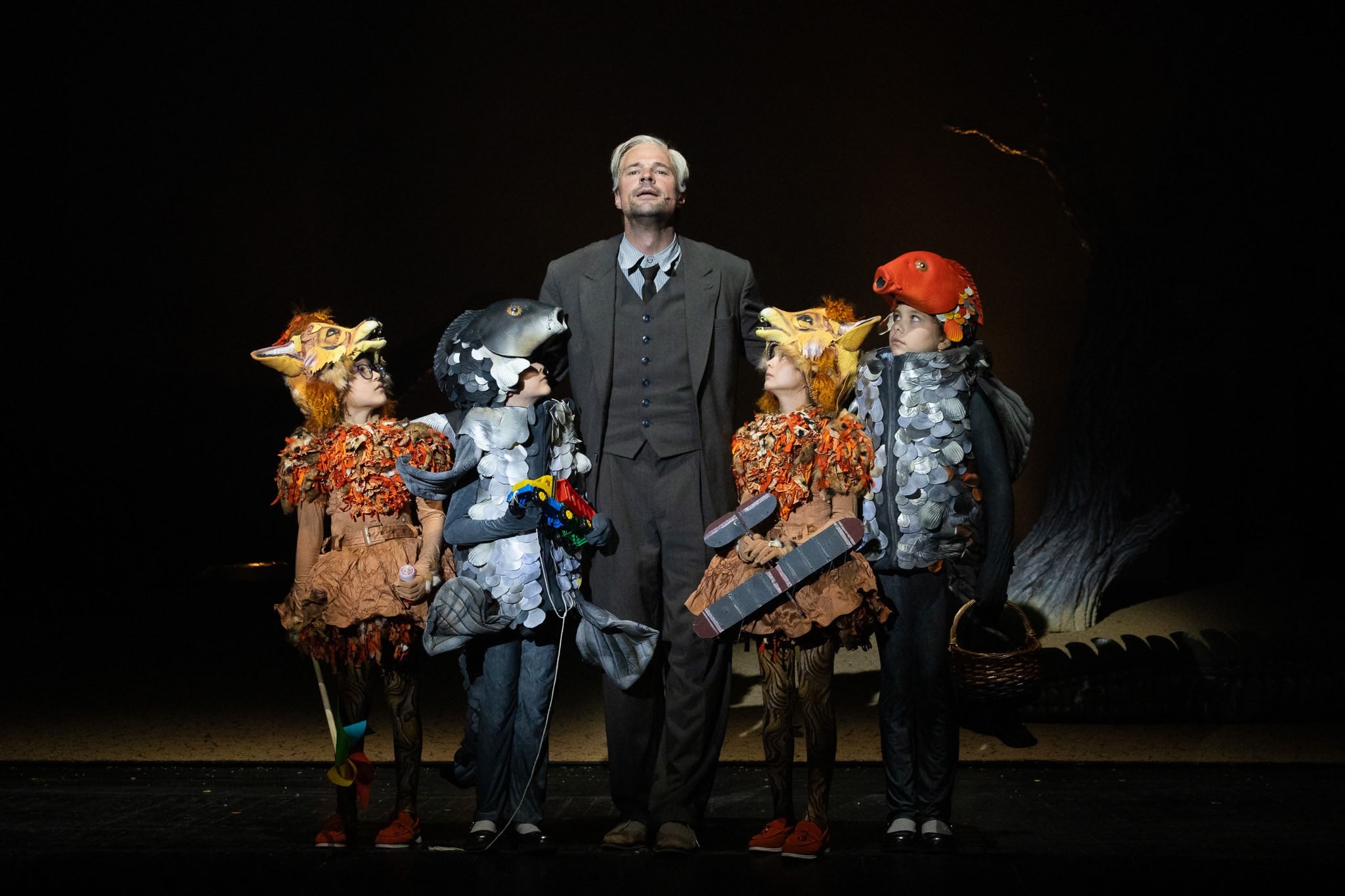 На фото — сцена из спектакля «Чуковский» © Женя Сирина