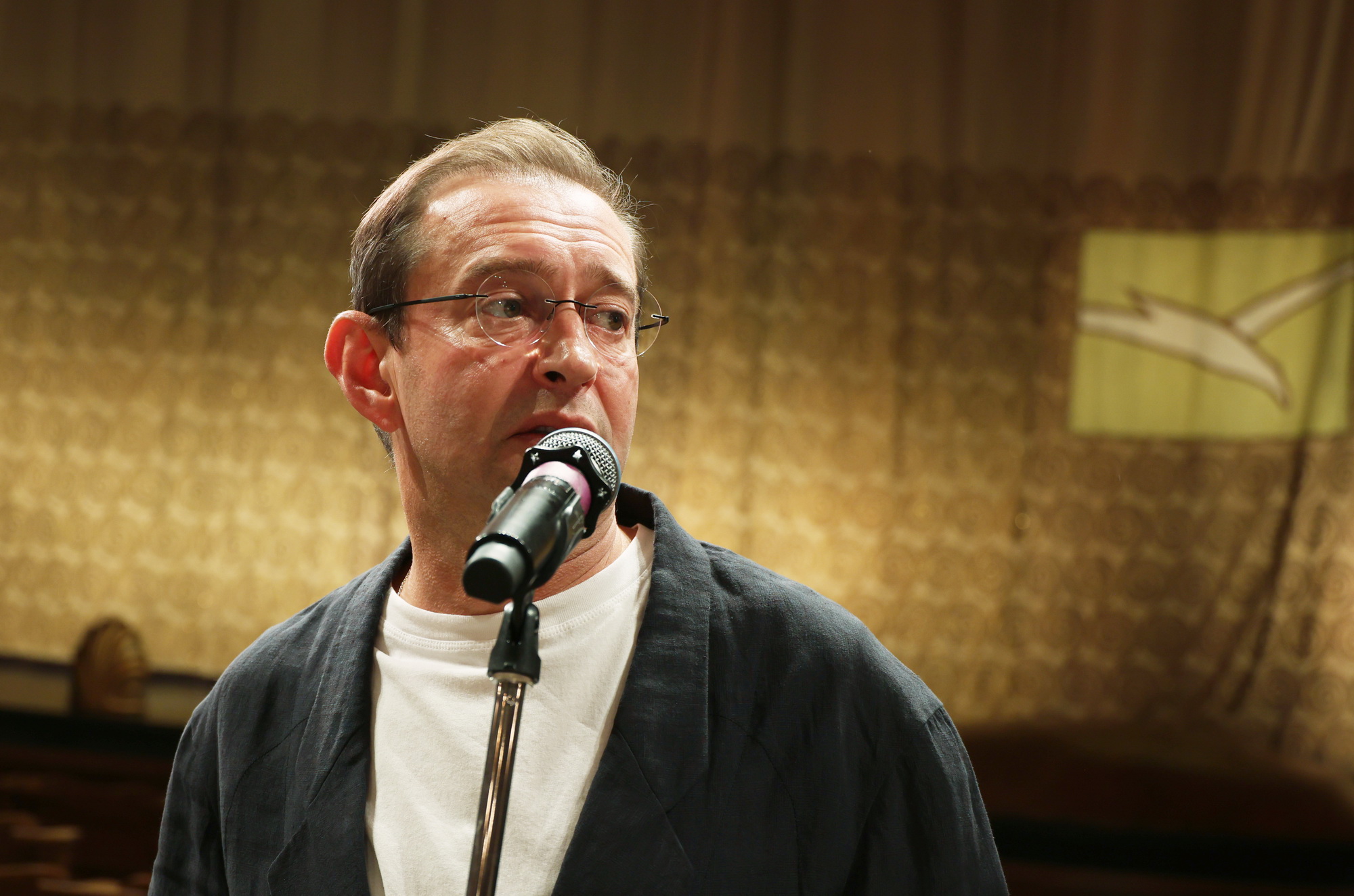 На фото — Константин Хабенский на сборе труппы МХТ имени Чехова 4 сентября 2025 года © Екатерина Цветкова