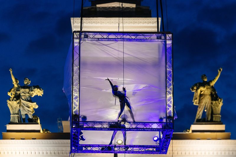 На фото — момент циркового шоу CUBO © пресс-служба фестиваля «Вдохновение»