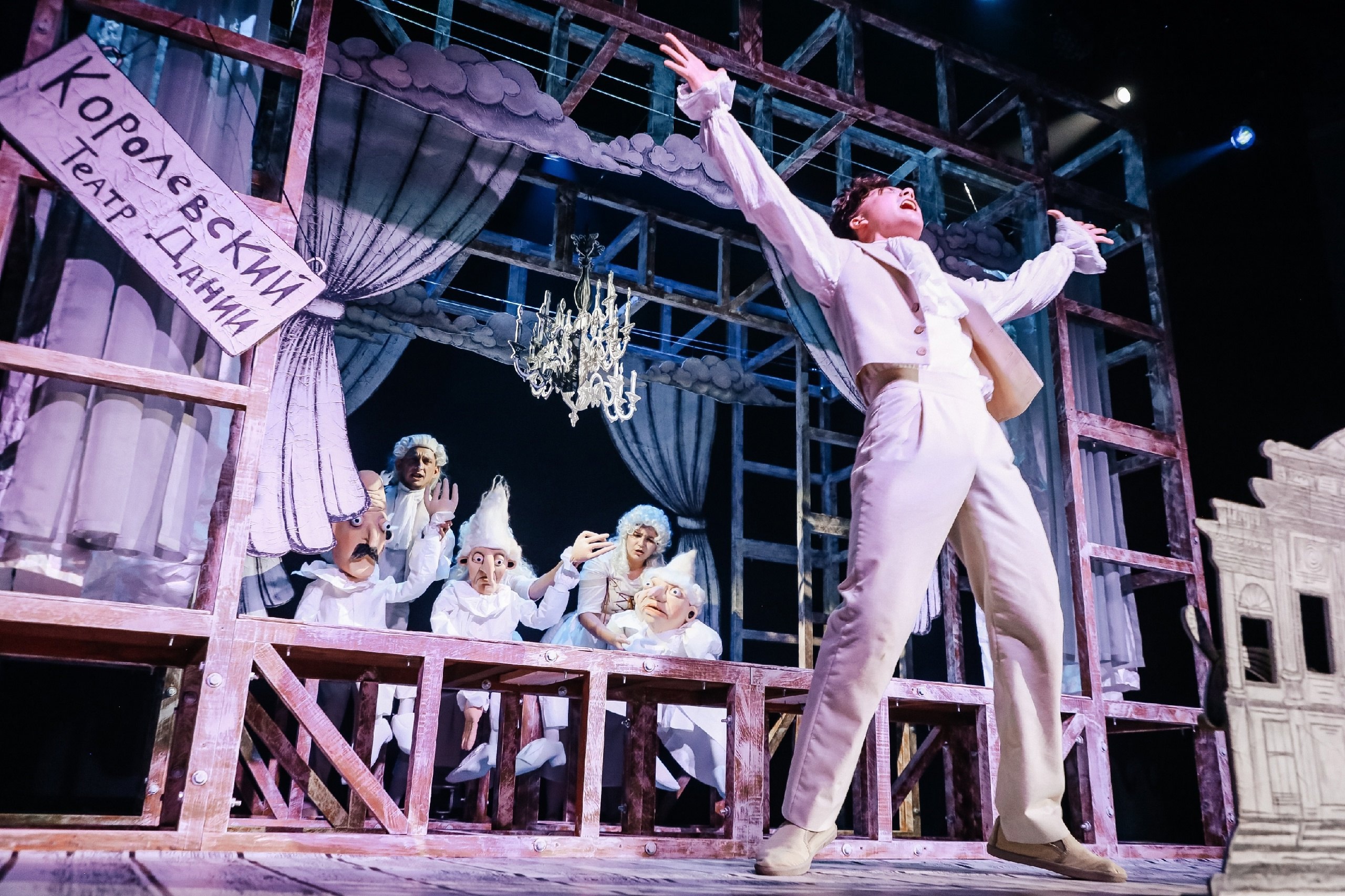 На фото — сцена из спектакля «Русалочка» © rznpuppet.ru