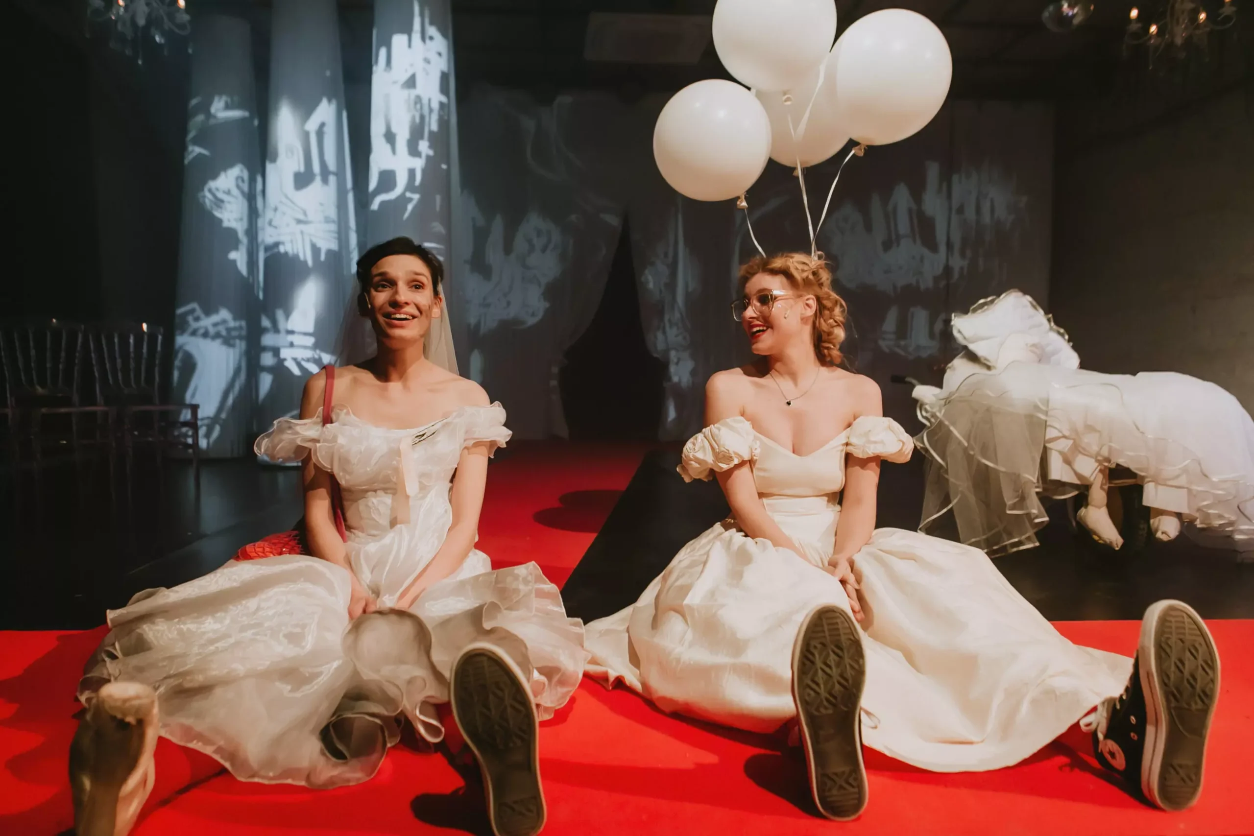 На фото — сцена из спектакля «Куда пропал прекрасный принц?» © kalugafest.com