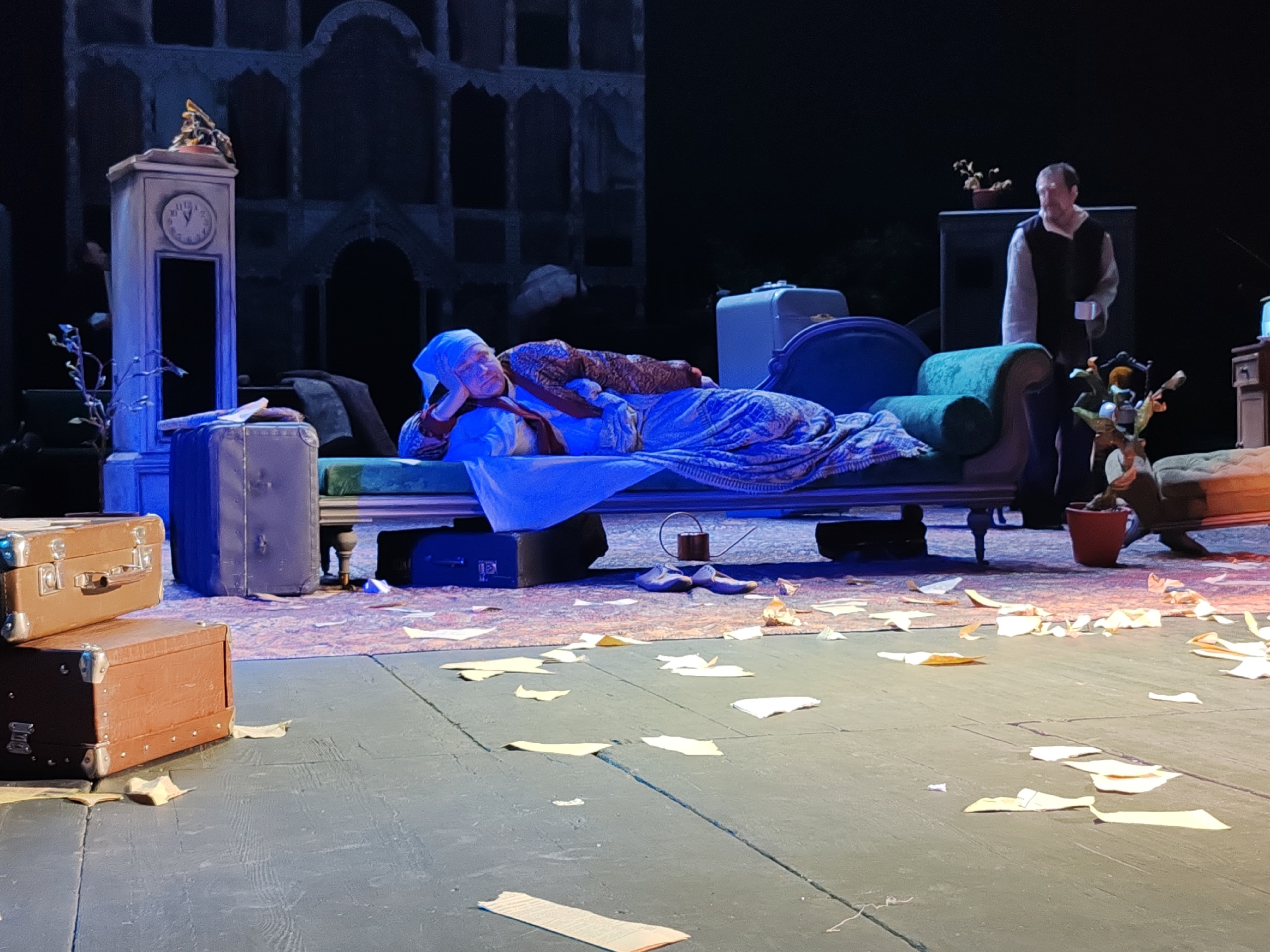 На фото — момент репетиции спектакля «Обломов» © соцсети Липецкого театра драмы имени Толстого