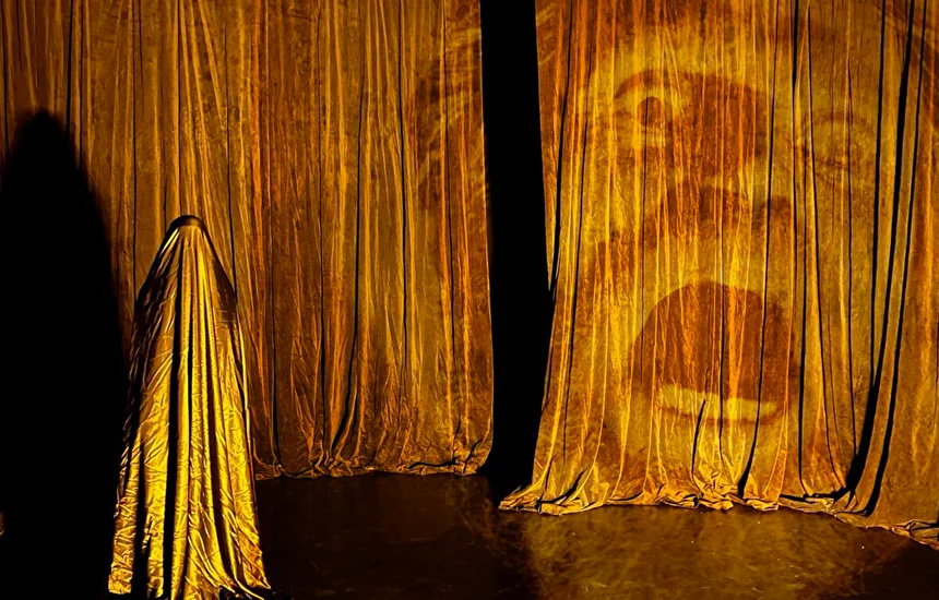 На фото — момент репетиции спектакля «Гипнотеатр Бранко Душича» © uzel.space