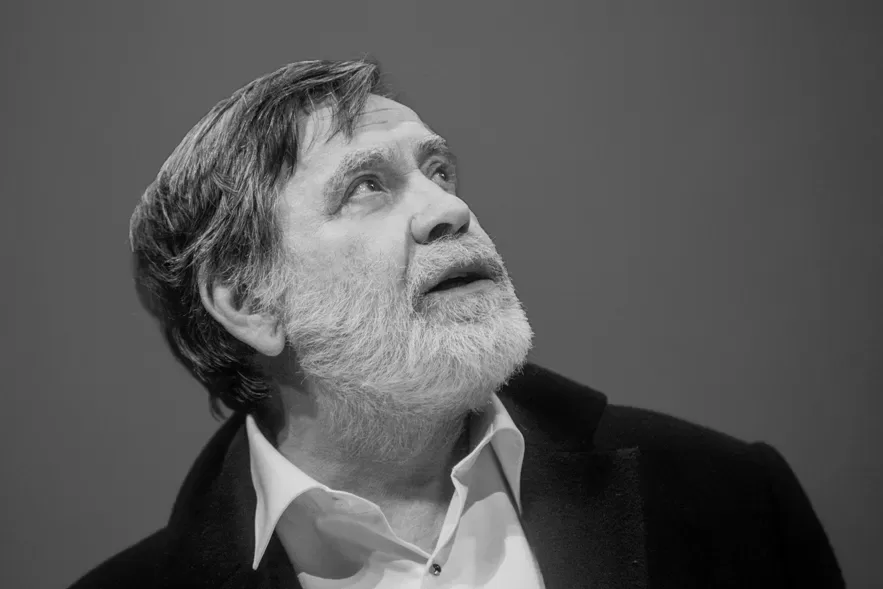 На фото — Костас Сморигинас в спектакле Гинтараса Варнаса «Йун Габриэль Боркман» © Дмитрий Матвеев