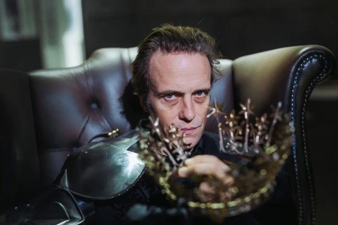 На промофото спектакля «Гамлет / Фантомы» — Аугуст Диль © Фрол Подлесный