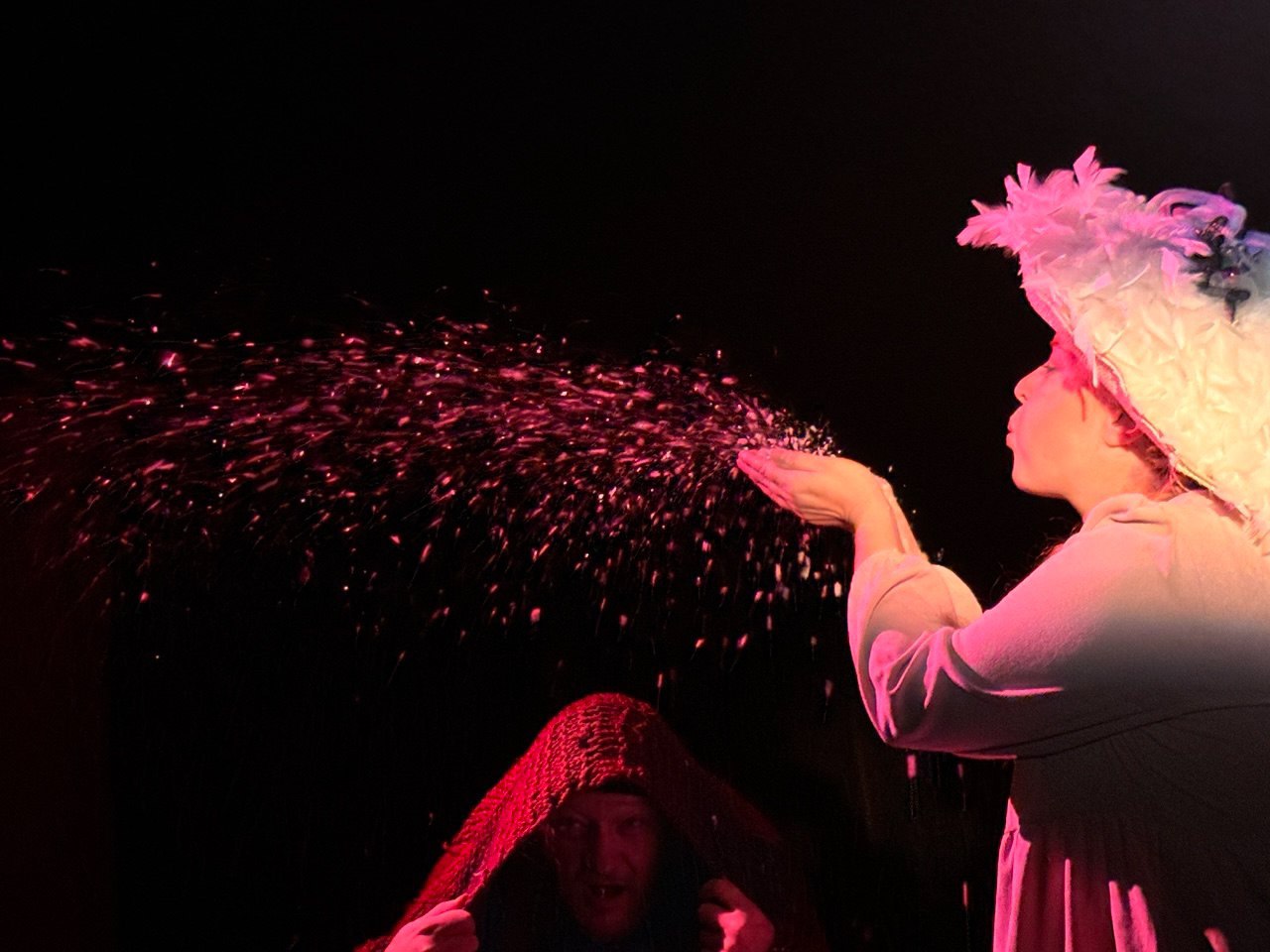 На фото — репетиции спектакля «Слон Хортон» © соцсети театра «Открытое пространство»