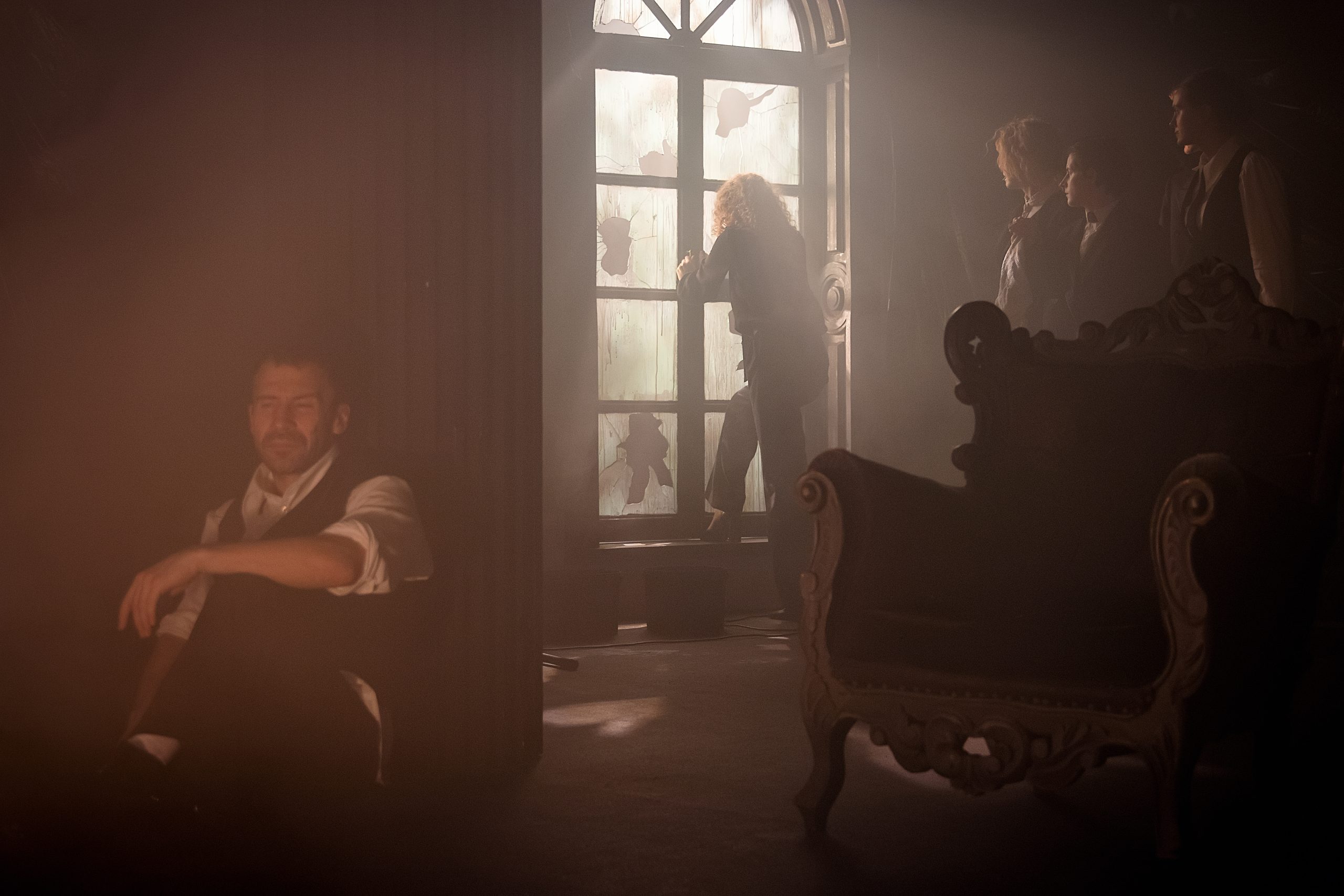 На фото — сцена из спектакля «Настасья» © Алексей Иванов