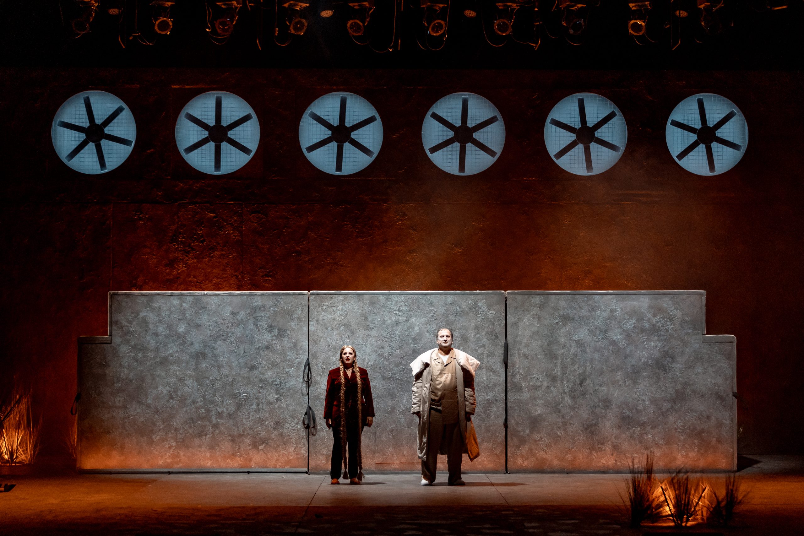 Сцена из спектакля «Обломов», режиссер Филипп Гуревич © Андрей Абрамов/пресс-служба Нижегородского ТЮЗа