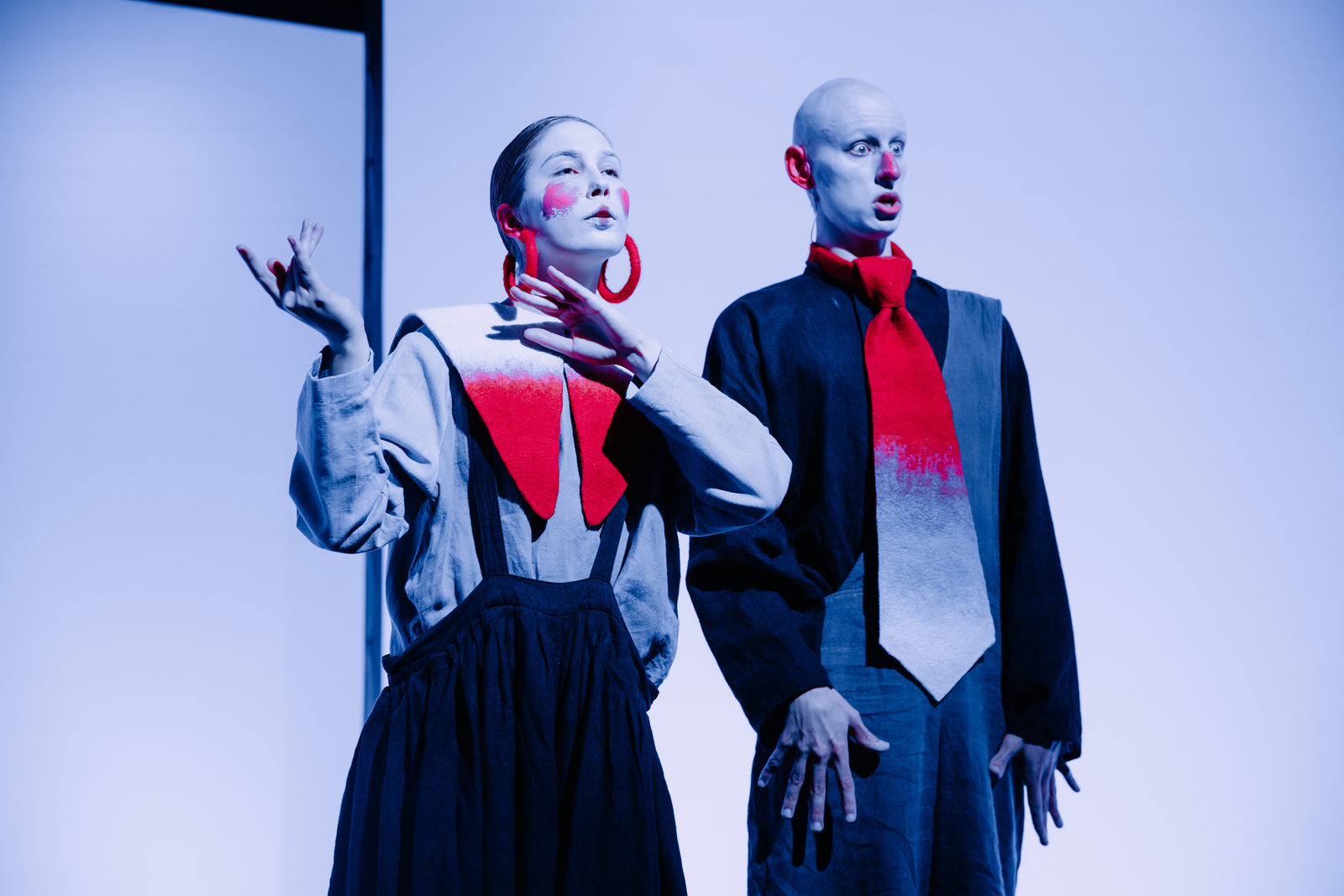 На фото – сцена из спектакля "И я там был. Сказки Афанасьева" / фото предоставлено пресс-службой Театра Наций