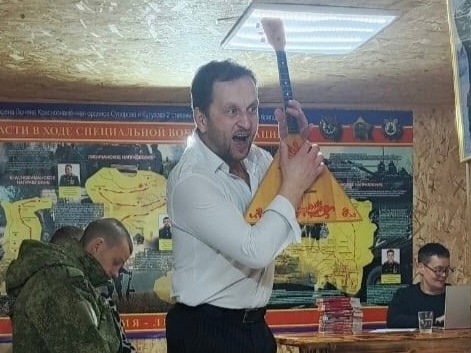 На фото — артист Дмитрий Рябов © соцсети губернатора Костромской области Сергея Ситникова