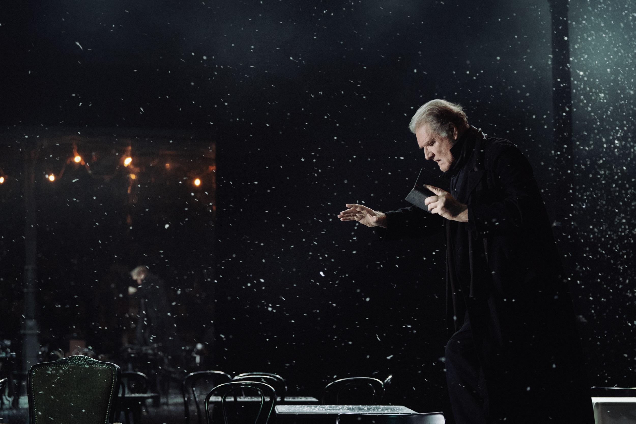 На фото — Владимир Симонов в спектакле «Минетти» © Яна Овчинникова