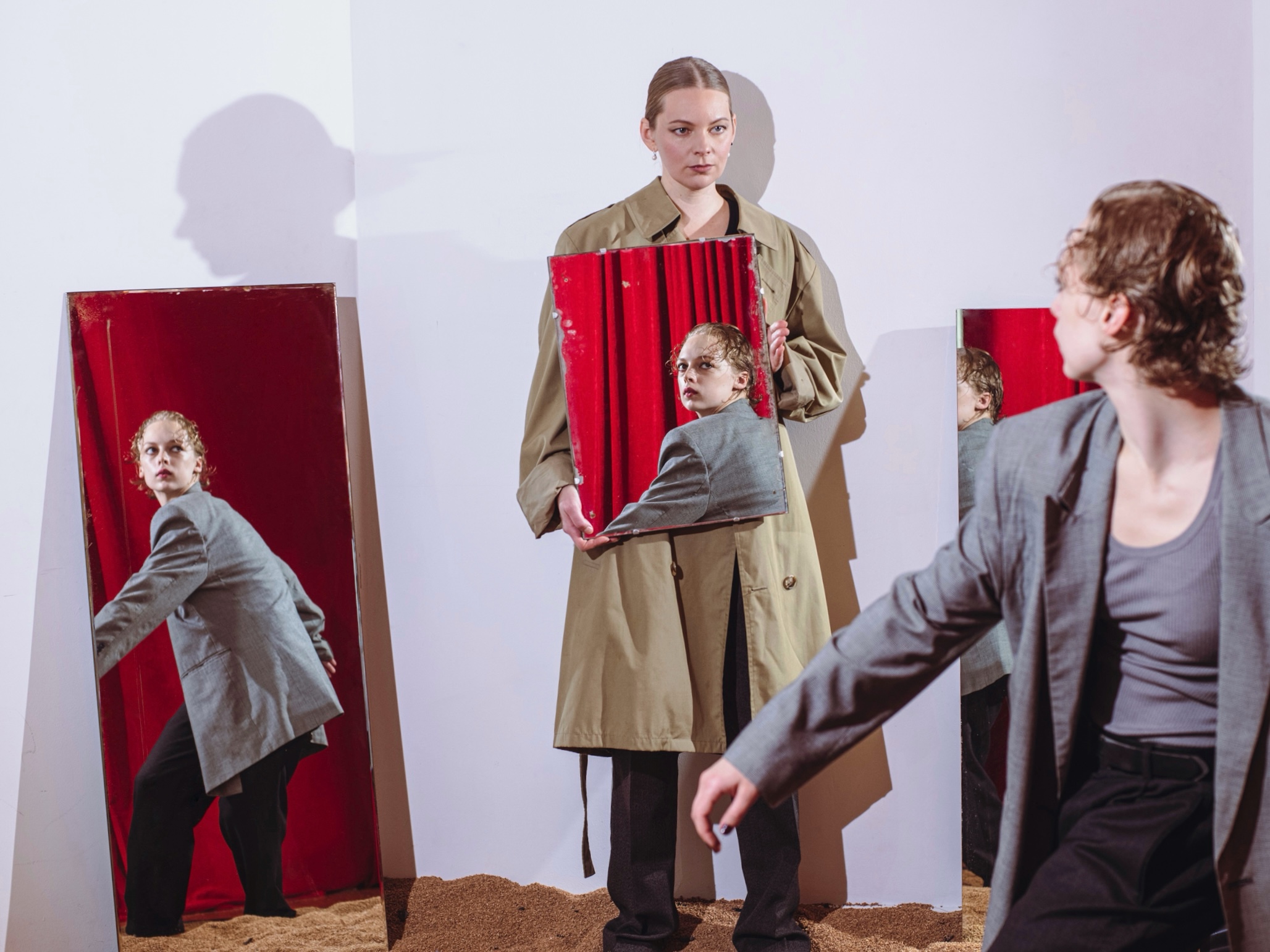 Промофото спектакля «Посторонний» © Олимпия Орлова