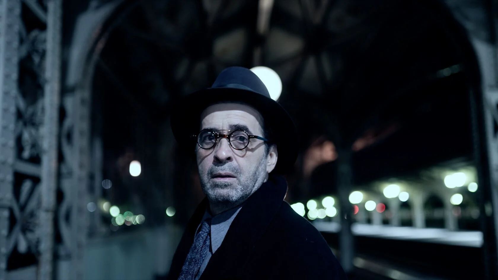 На промофото спектакля «Польский курьер» – Александр Баргман © skorohod.me