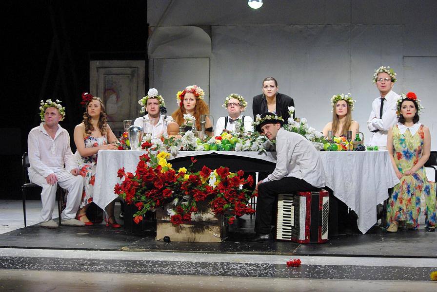 Сцена из спектакля "Чайка" © сайт театра "Сатирикон"