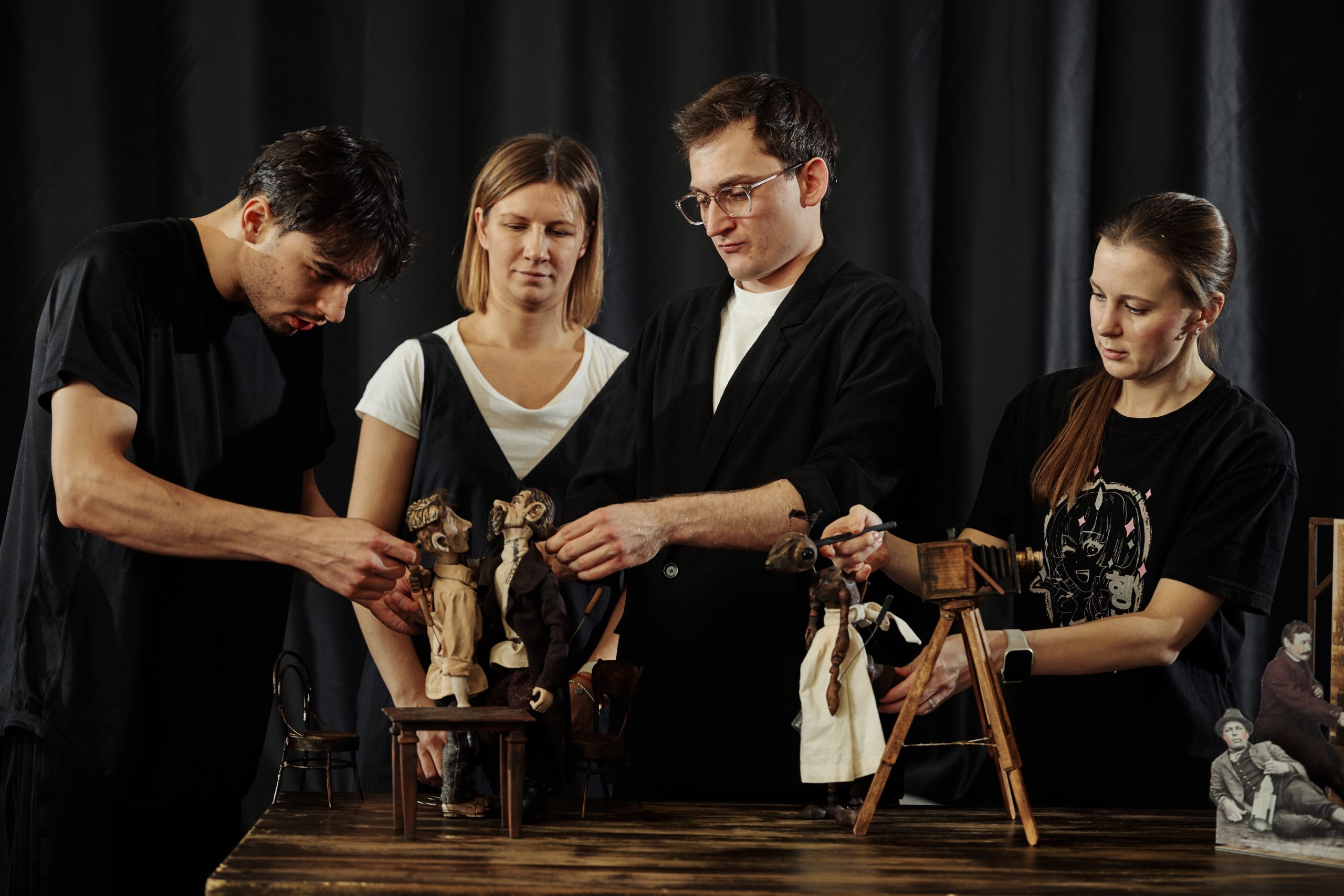 На фото – момент репетиции спектакля «История одной фотографии» © пресс-служба Театра Наций