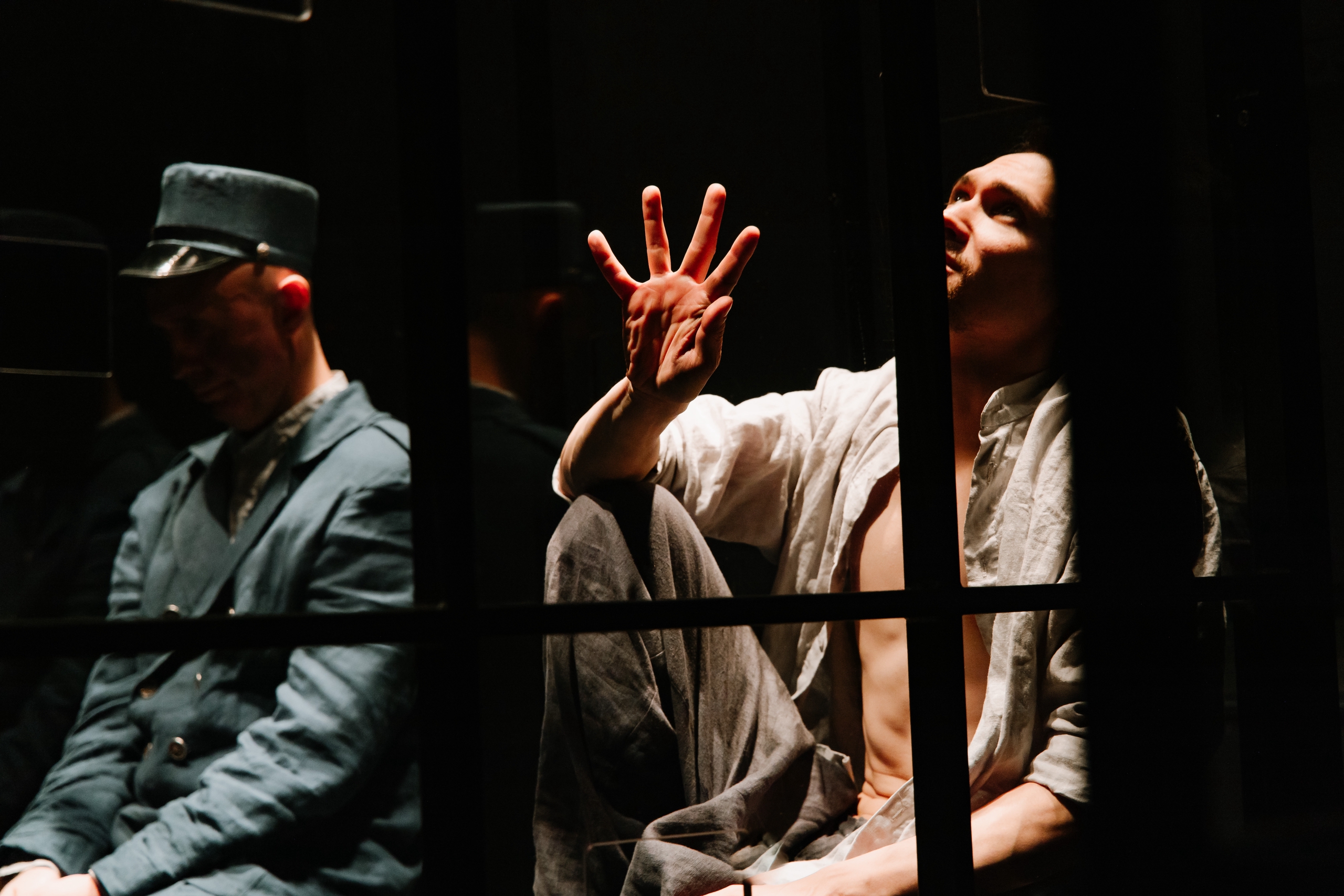 На фото &ndash; сцена из спектакля &laquo;Шиле&raquo; &copy; соцсети &laquo;Театра Ненормативной Пластики&raquo;