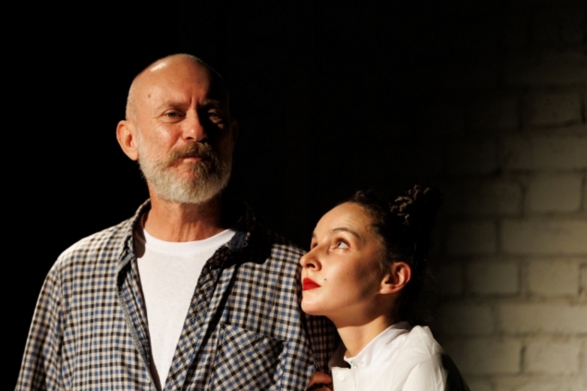 На фото &mdash; Александр Лушин и Ксения Пономарёва-Бородина на репетиции спектакля &laquo;Марс&raquo; &copy; goteatr.ru