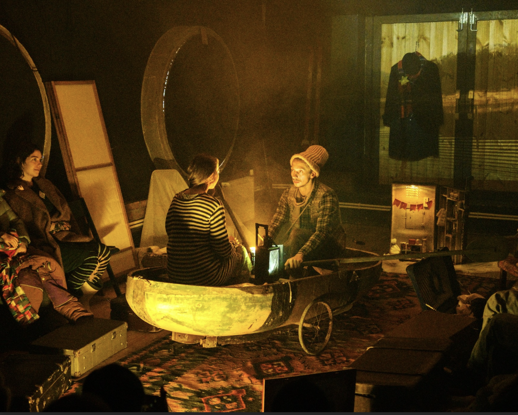 На фото &ndash; сцена из спектакля &laquo;Сказка о реке Кьяр&raquo; &copy; teatrvsele.ru