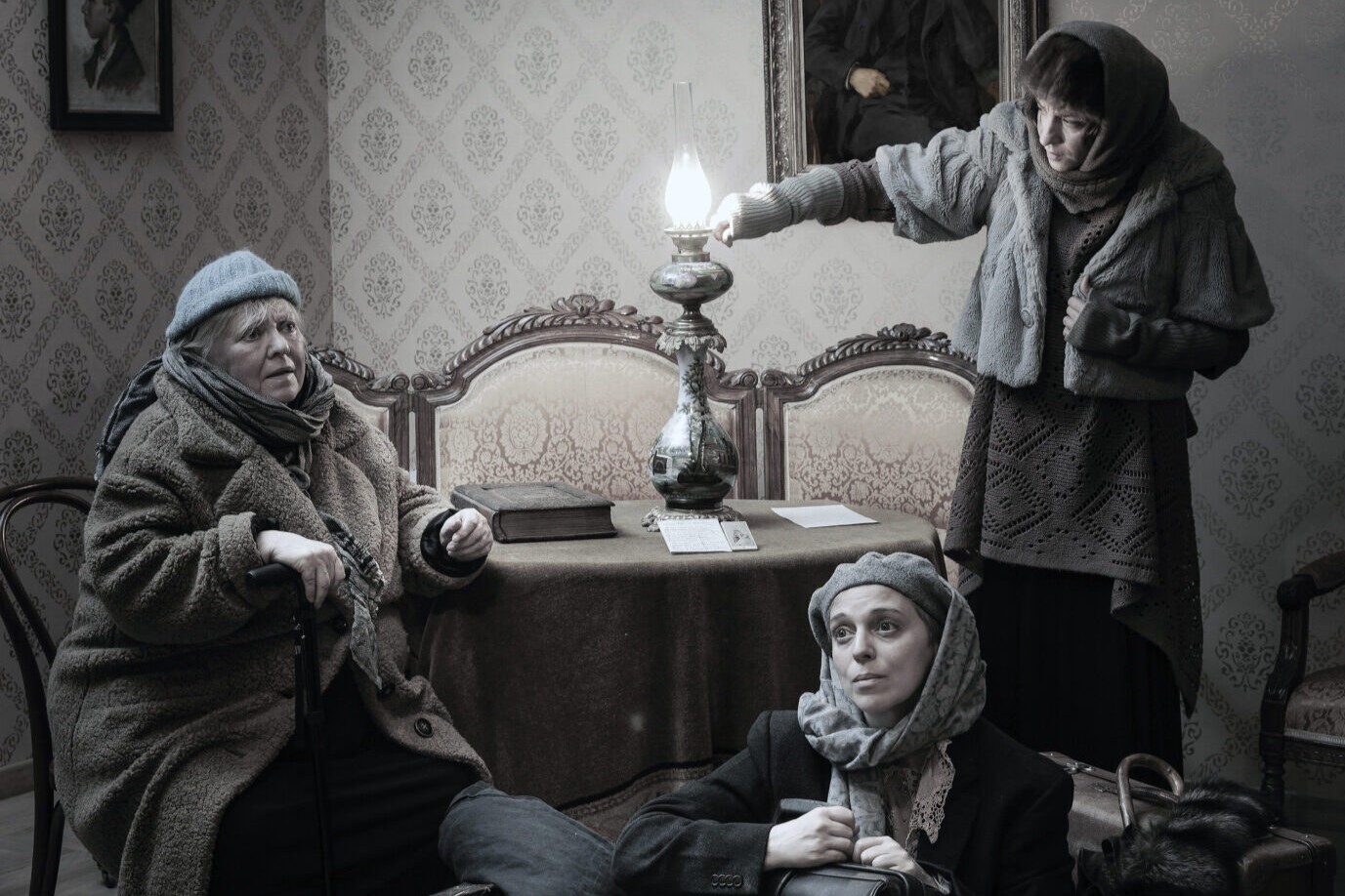 Промофото спектакля &laquo;Три&raquo; &copy; сайт &laquo;Кстати театра&raquo;
