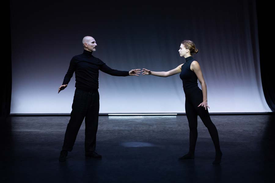 На фото &ndash; момент репетиции спектакля &laquo;Тристан и Изольда&raquo; &copy; opera.si
