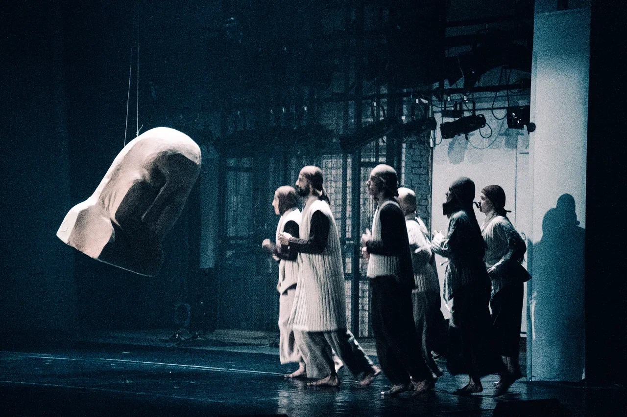 На фото &ndash; сцена из спектакля &laquo;Балбаллар&raquo; &copy; Айрат Салихов