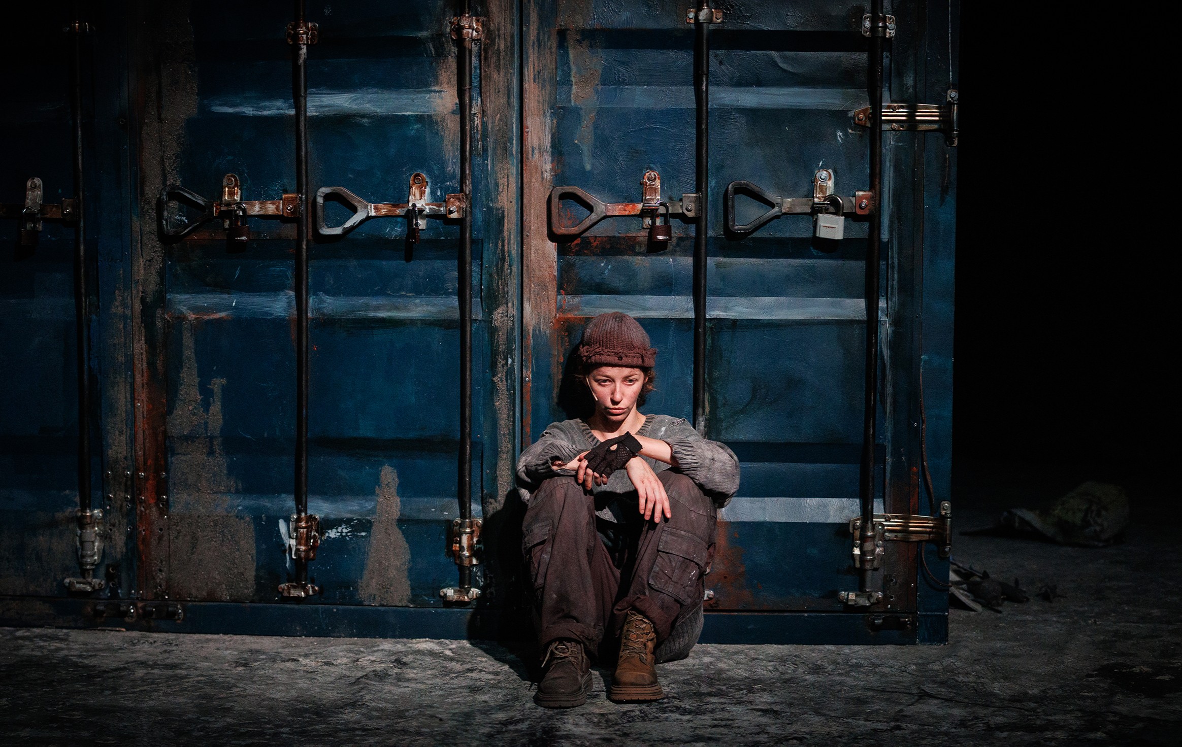 На фото &mdash; момент репетиции спектакля &laquo;Человеческий голос&raquo; &copy; Стас Левшин
