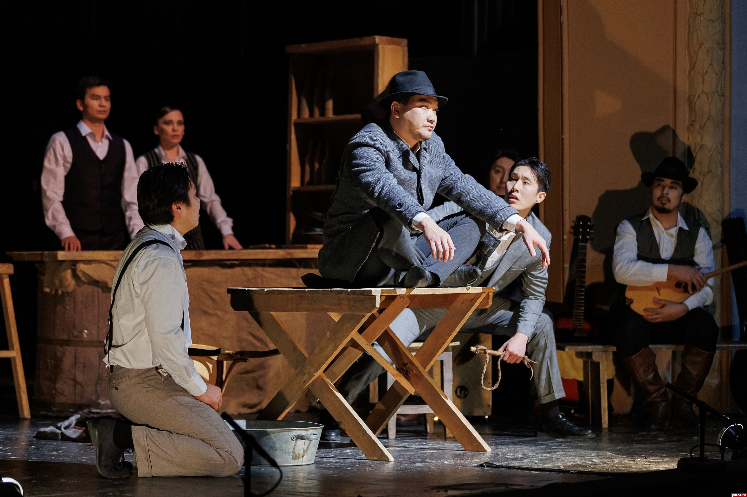 На фото &mdash; сцена из спектакля &laquo;Лютый&raquo; &copy; drampush.ru