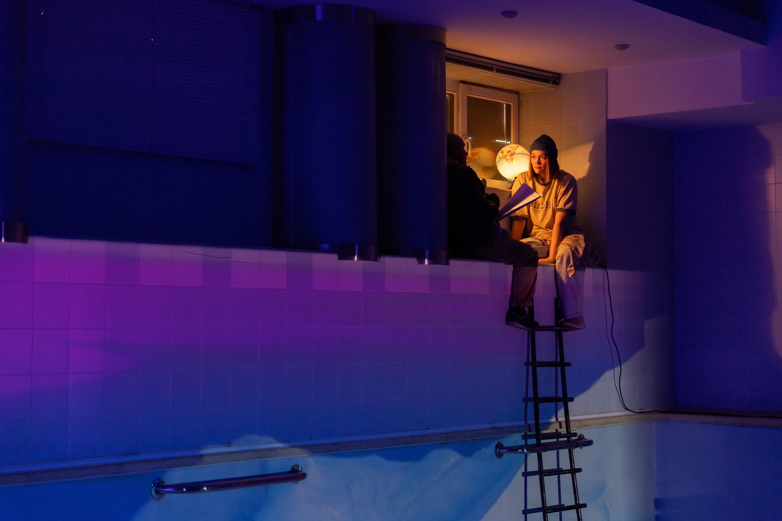 На фото &mdash; сцена из спектакля &laquo;Встретимся на качелях&raquo; &copy; соцсети Самарского театра юного зрителя &laquo;СамАрт&raquo;