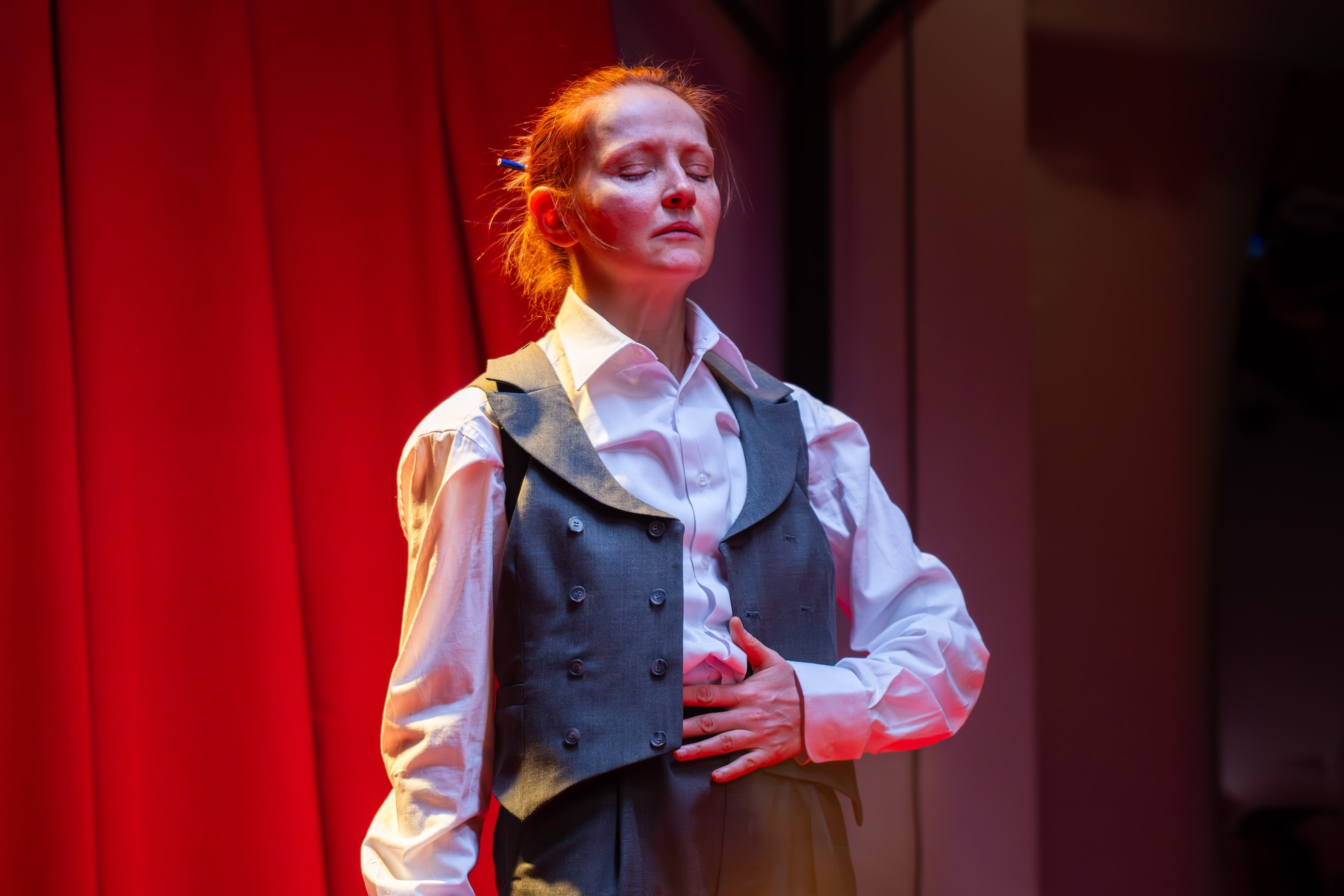 На фото &ndash; сцена из спектакля "Дневник Лёки" /фото предоставлено пресс-службой Александринского театра &copy;Владимир Постнов