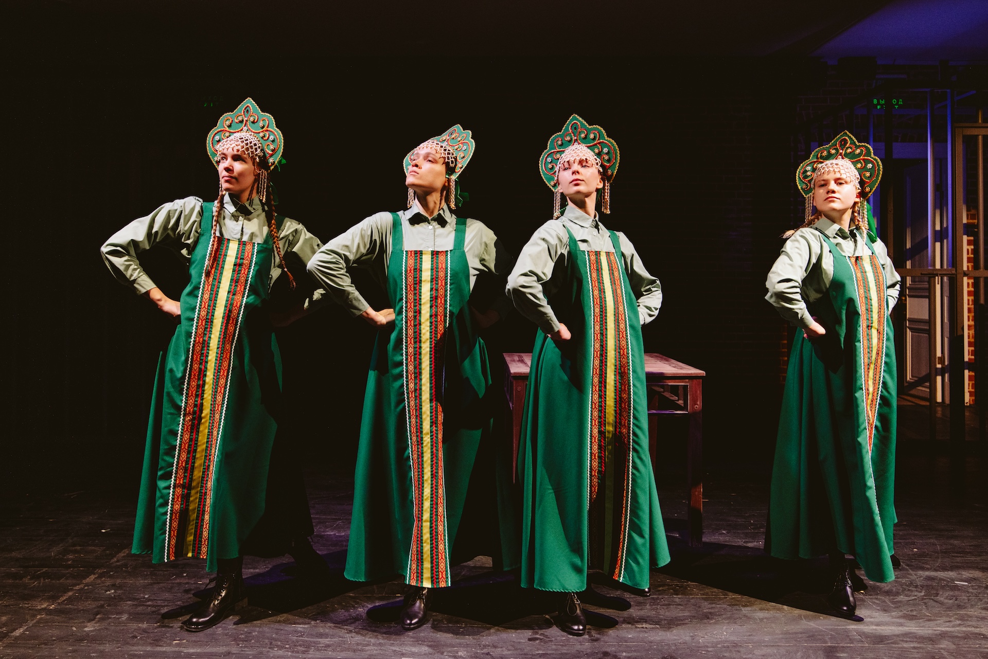 На фото &ndash; сцена из спектакля "День закрытых дверей" / фото предоставлено пресс-службой Театра Наций