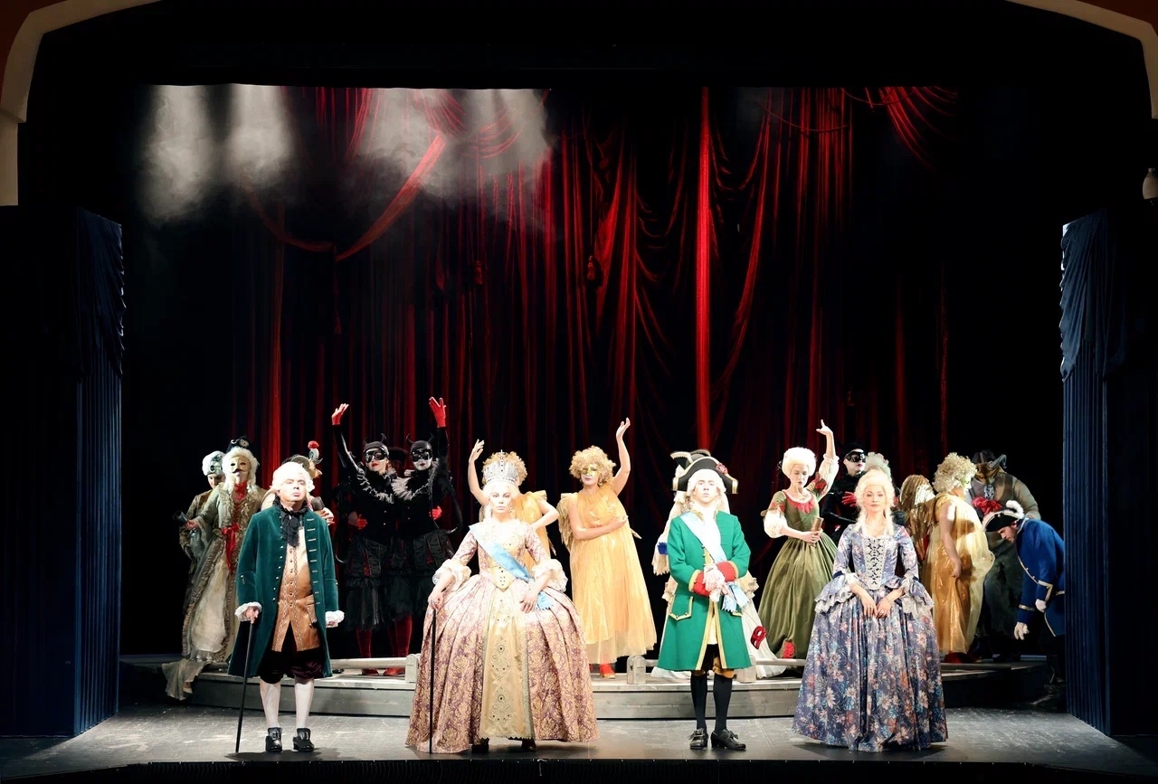 Сцена из спектакля &laquo;Маскарад времён Екатерины&raquo; &copy; Анна Григорьева