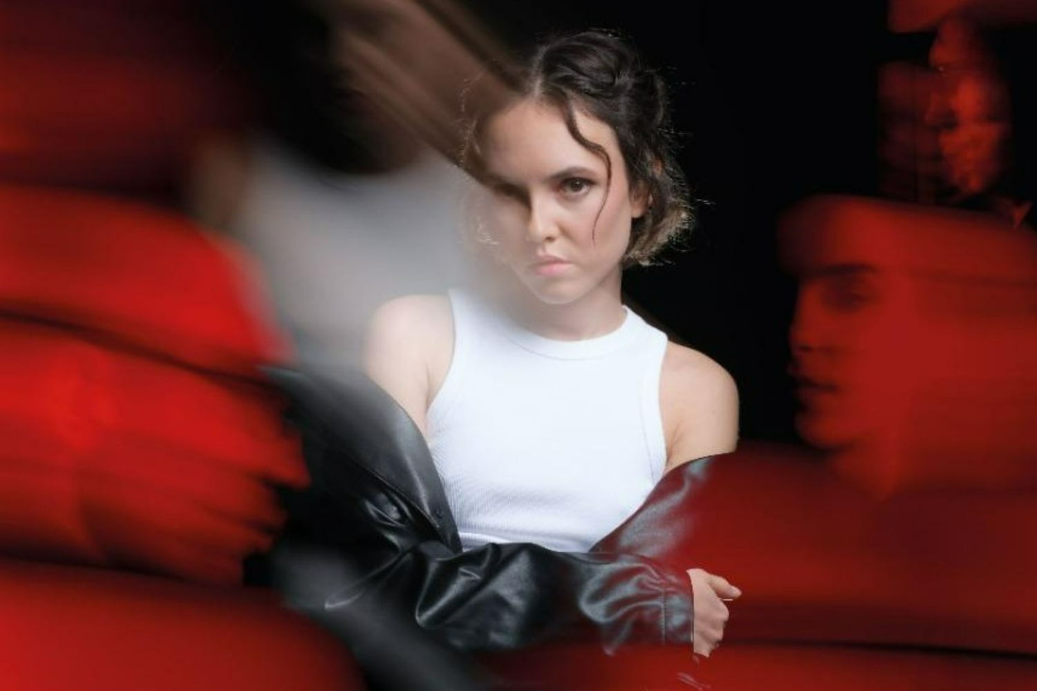 Фрагмент афиши спектакля &laquo;Ближе&raquo; &copy; пресс-служба Театра имени Ермоловой