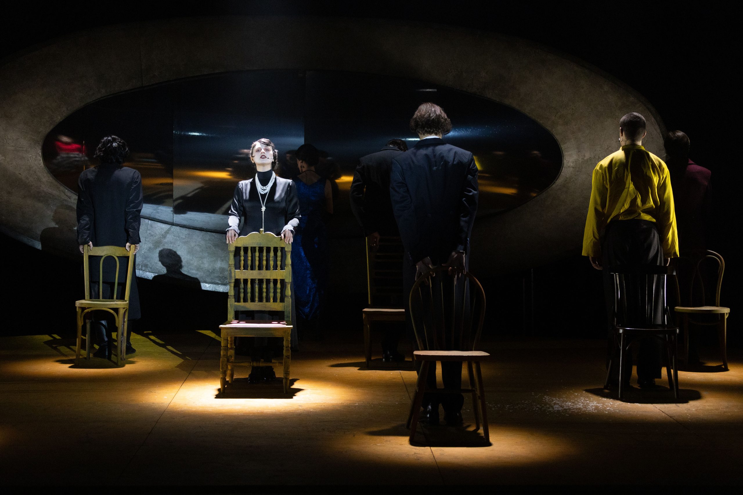 На фото &mdash; момент репетиции спектакля &laquo;Бродячая собака&raquo; &copy; пресс-служба Театра имени Ермоловой
