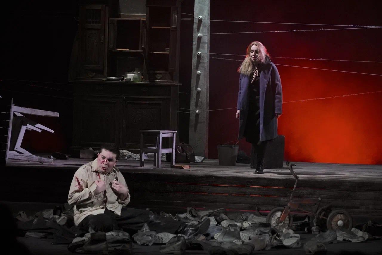 На фото &mdash; момент репетиции спектакля &laquo;Ночь Гельвера&raquo; &copy; пресс-служба Лезгинского музыкально-драматического театра имени Стальского