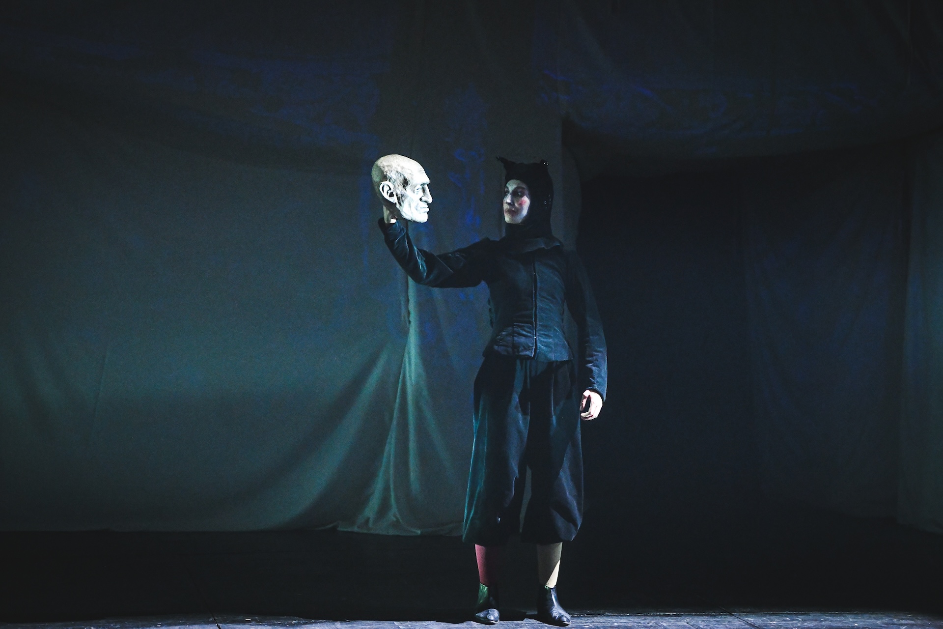 На фото &ndash; сцена из спектакля "Король Лир" / &copy;Игорь Червяков. Фото предоставлено пресс-службой театра "Шалом"