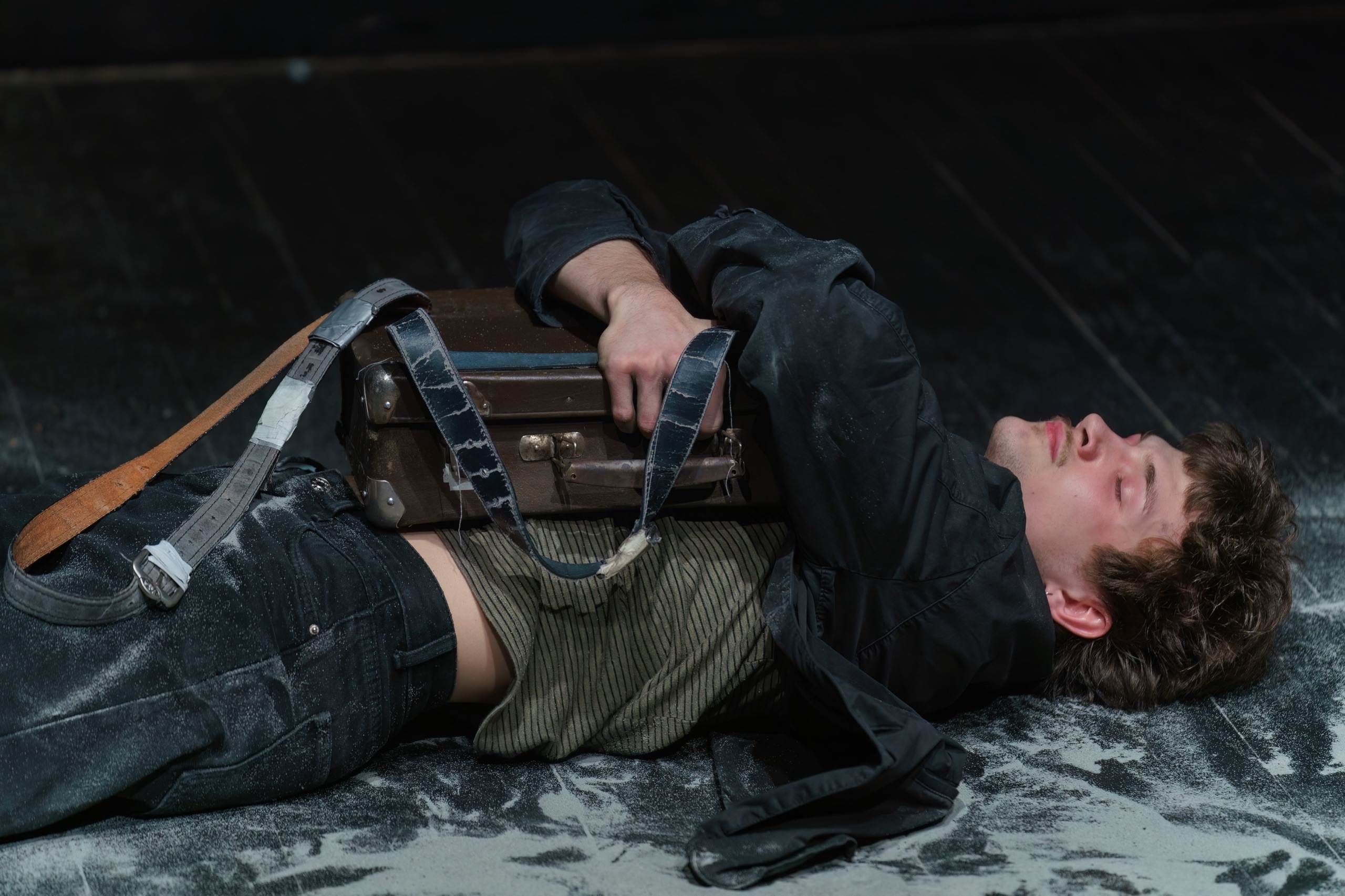 На фото &ndash; сцена из спектакля &laquo;Я&nbsp;&mdash; Гамлет Ошибка&raquo; &copy; Людмила Коневцева