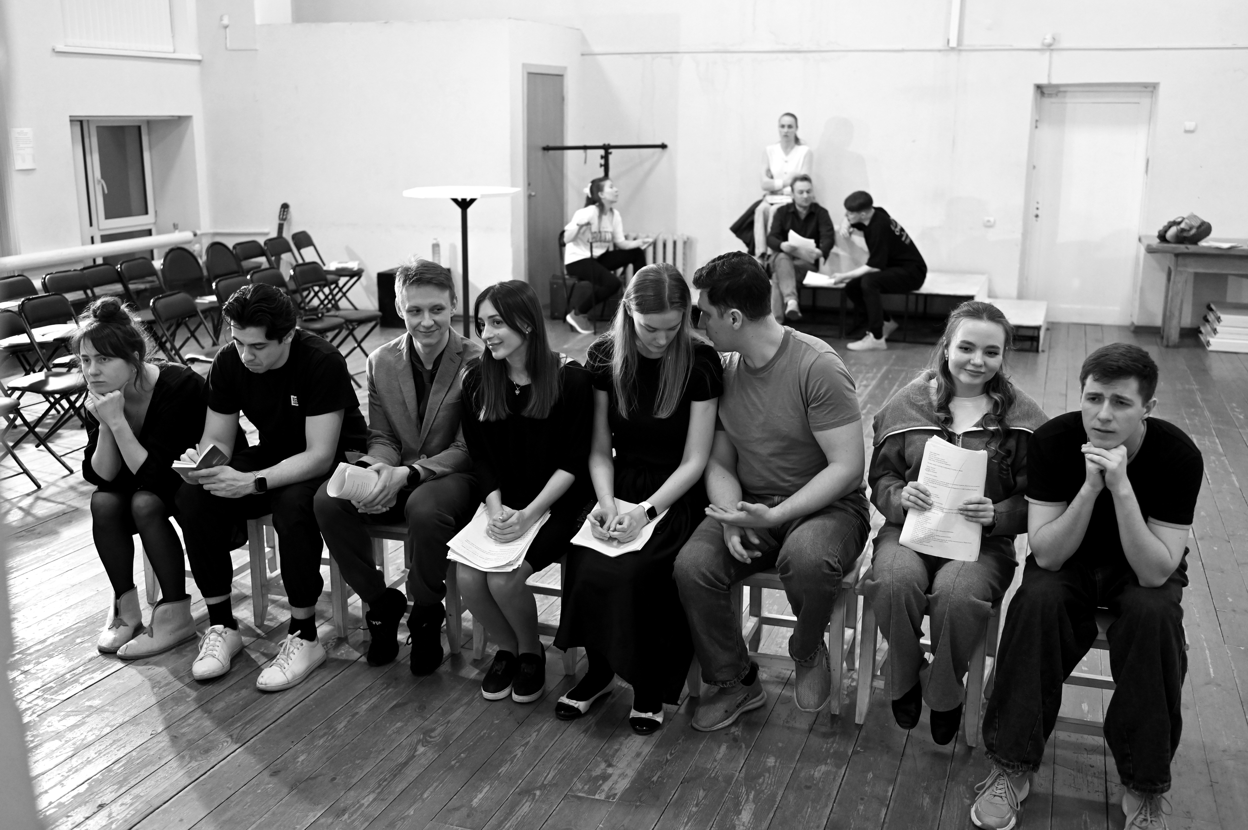 На фото &mdash; момент репетиции спектакля &laquo;Долгая счастливая жизнь&raquo; &copy; соцсети Ивановского драматического театра

