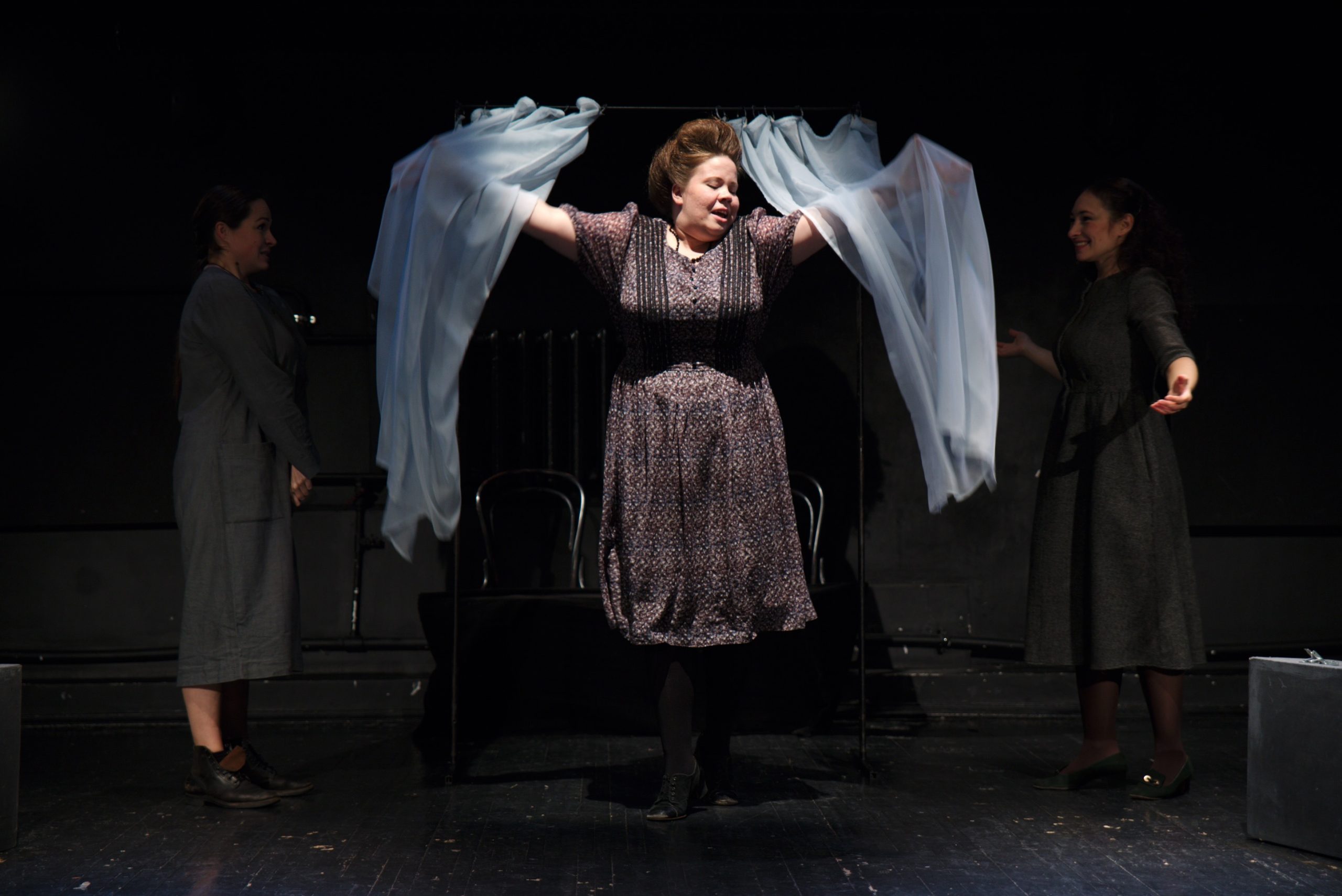 На фото &mdash; сцена из спектакля &laquo;Любка&raquo; &copy; teatrop.ru