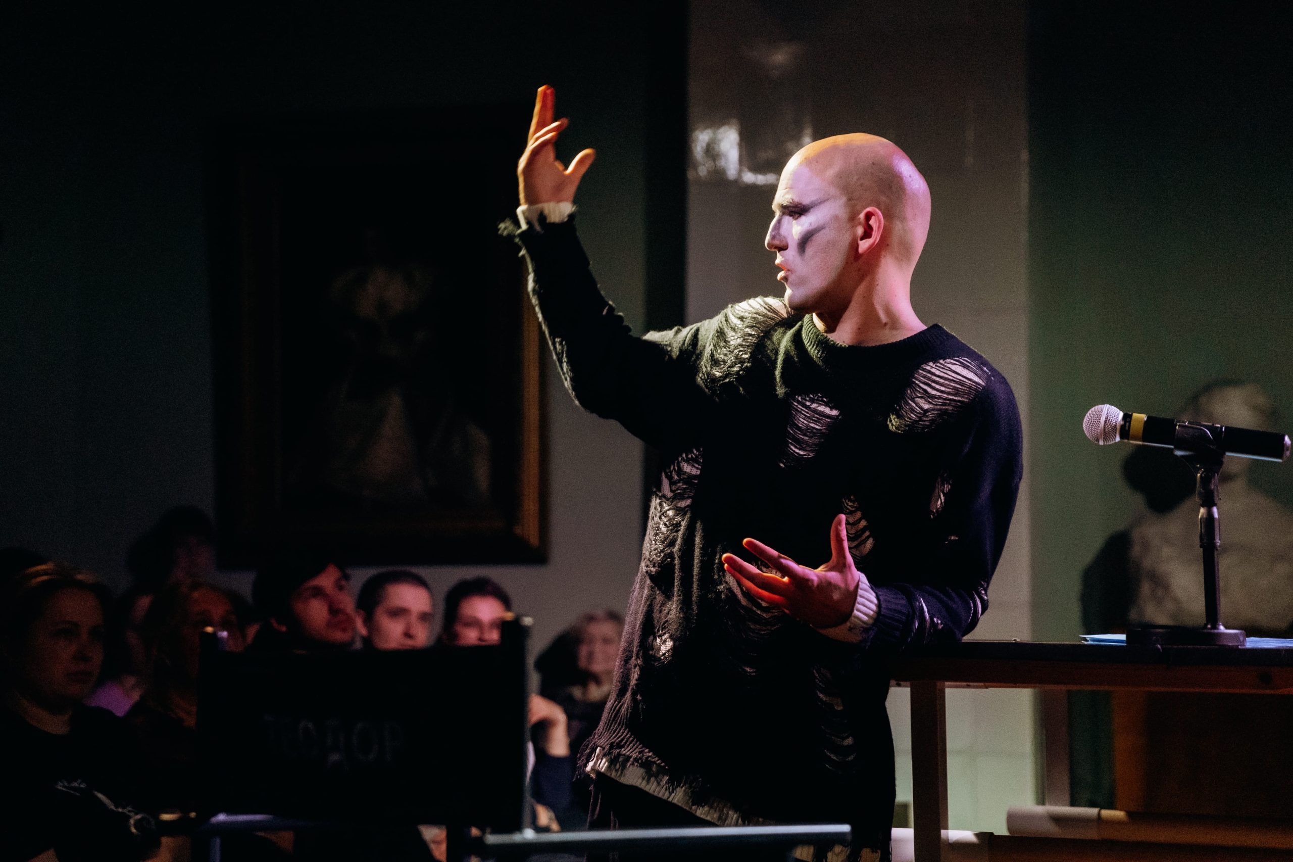 На фото &ndash; сцена из спектакля &laquo;Тот самый спектакль&raquo; &copy; theatremuseum.ru
 

